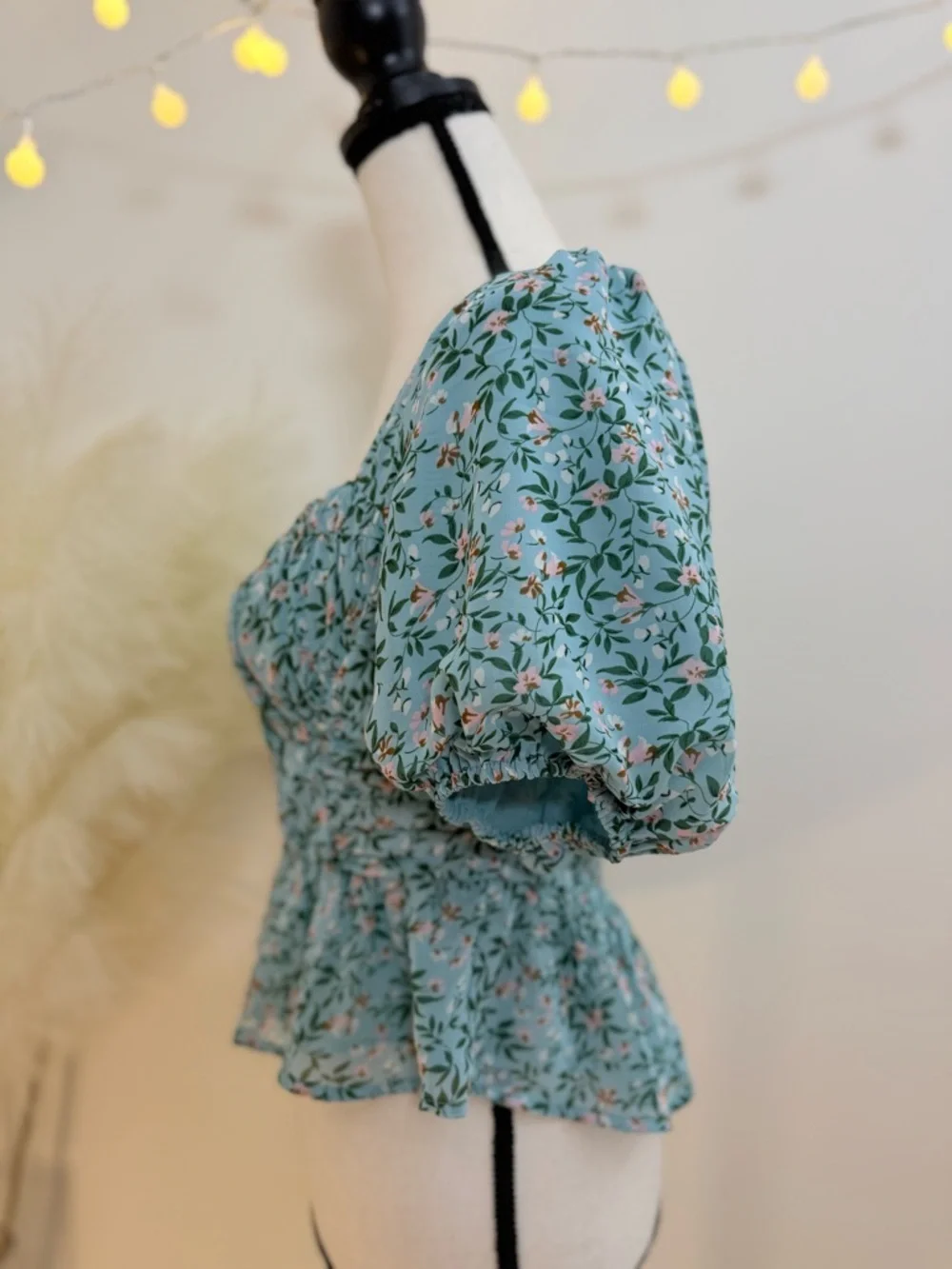 🌾‎ ASTR Blue Floral Puff Sleeve Peplum Blouse